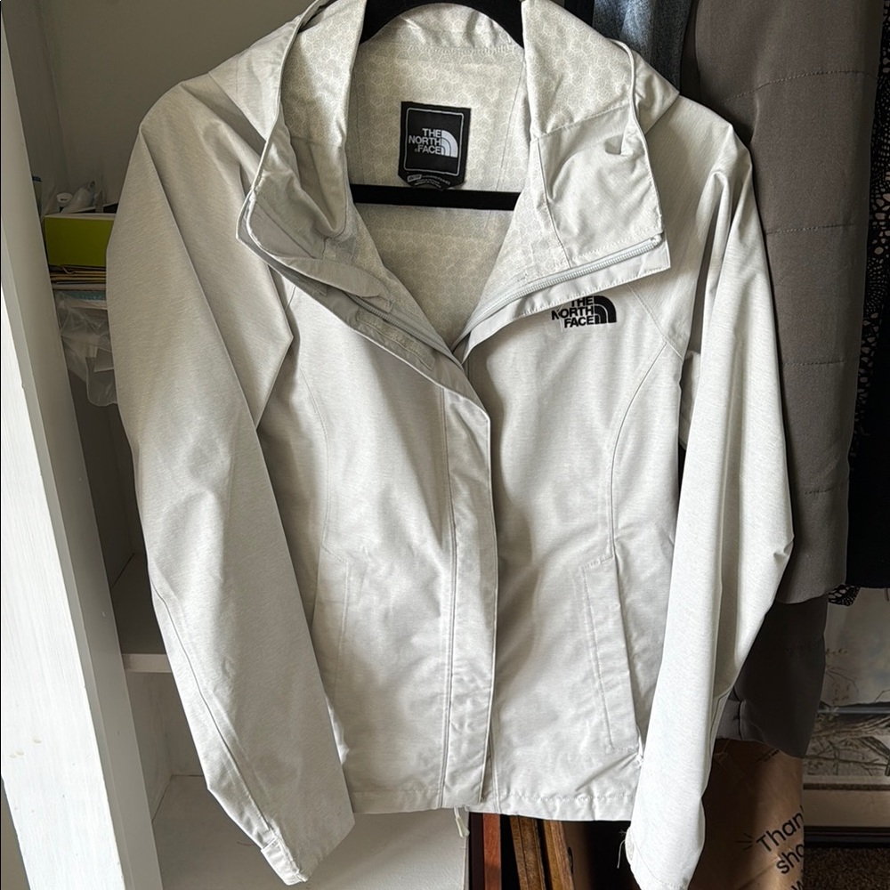 The North Face Gray Ski Jacket for Ultimate Winter Performance